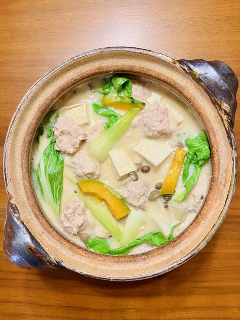 Sesame and Saikyo Miso Hot Pot with Chicken Meatballs – Happy Donabe Life Kabocha Squash, Soy Recipes, Chicken Meatballs, Different Vegetables, Healing Food, Cooking Equipment, Ground Chicken, Vegan Options, Hot Pot