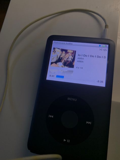 Ipod Shuffle Aesthetic, Ipod Aesthetics, Ipod Classic Aesthetic, Old Ipod Aesthetic, 2000s Ipod Aesthetic, Ipod Aesthetic Old, Ipod 3rd Generation, Ipod Classic, Vintage Aesthetic