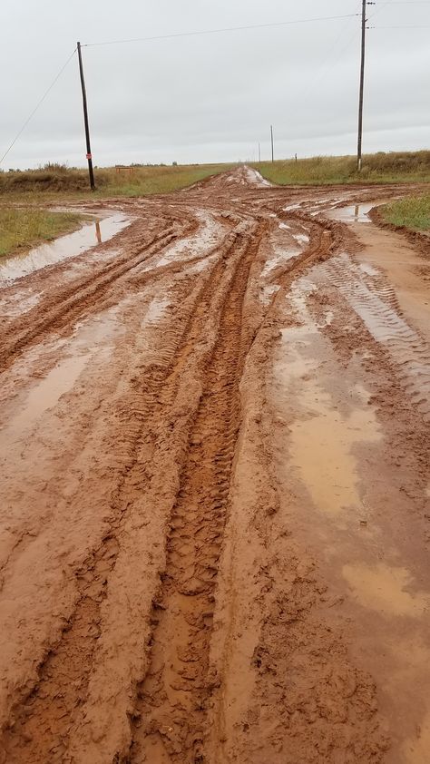 Oil life in the mud Mudding Astetic, Mud Puddle, Mudding Aesthetics, Playing In Mud Aesthetic, Mud Aesthetic, Muddy Truck, Healthy Picnic, Mud Bog, Peat Bog