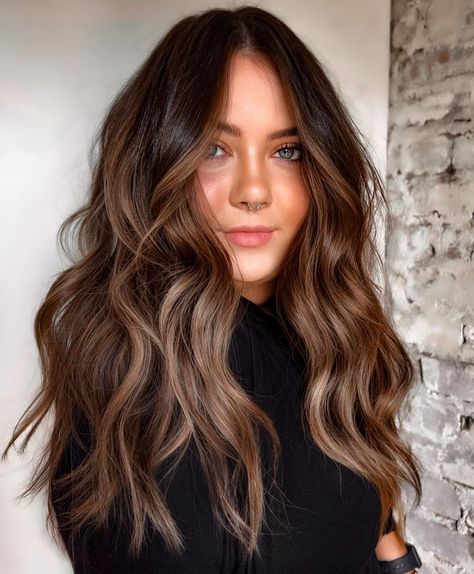 Black Hair with Warm Brown Highlights Brown Roots With Highlights, Hair For Green Eyes, Medium Brown Balayage, Long Hair Highlights, Rambut Brunette, Plum Hair, Black Hair Balayage, Dark Brunette Hair, Brown Hair Inspo