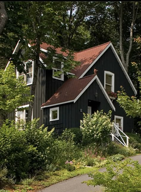 Dark Brown Cottage Exterior, Black House With Brown Roof, Black House Brown Roof, Black Cedar House, New England Exterior, Brown House Exterior, Charcoal House, Cabin Exteriors, Exterior Paint Schemes