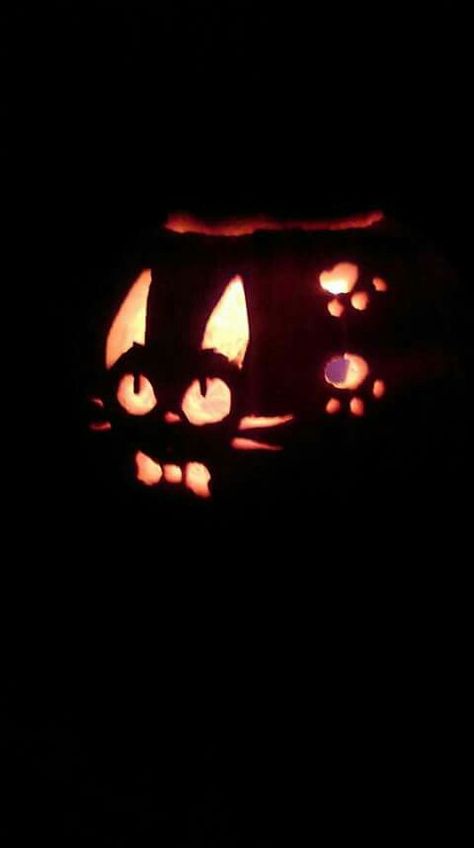 Jiji's pumpkin carving (Kiki's Delivery Service) Pumpkin Drawings, Cat Pumpkin Carving, Cute Pumpkin Carving, Disney Pumpkin Carving, Halloween Pumpkin Carving Stencils, Pumkin Carving, Pumpkin Drawing, Pumpkin Carving Designs, Carving Pumpkins