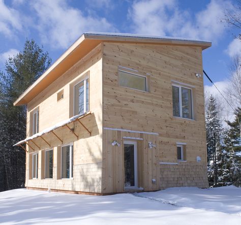 Less than $130 per square foot. Chris Corson built this house in Knox, Maine for $208,000. That amount includes site work, the septic system, and the road to the house, but not the cost of the photovoltaic array. Passive House Plans, Mini Chalet, Passive House Design, Plan Garage, Passive Solar Homes, Passive Design, Passive Solar, Shed Roof, Solar House