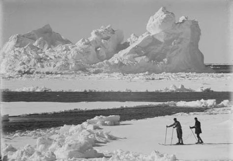 Captain Scott's doomed polar expedition George Mallory, Vintage Ski Photos, Arctic Expedition, Arctic Landscape, Ice Castles, Terra Nova, Survival Techniques, Image Frame, Survival Guide