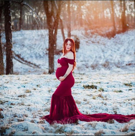 Snow materinty maroon/ red gown. Winter materinty photoshoot Winter Maternity Shoot, Winter Maternity, Red Gown, Maternity Poses, Baby G, Red Gowns, Maternity Photoshoot, Maroon Red, Maternity Shoot