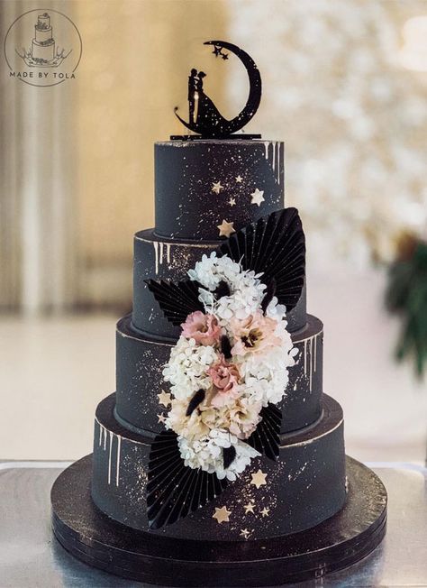 Halloween Theme Wedding Cake, Elegant Halloween Wedding Cake, Dark Fairytale Wedding Cake, Moody Wedding Cakes, Pastel Goth Wedding, Goth Wedding Cake, Moon Wedding Cake, Moon Wedding Theme, Gothic Wedding Cake