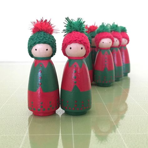 Wooden Peg Dolls, Wood Peg Dolls, Christmas Tree Decorations Diy, Vintage Christmas Images, Peg People, Clothespin Dolls, Doll Painting, Peg Doll, Unique Dolls