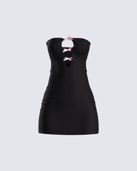 The best gifts are always tied in bows 🎀 Be wrapped in perfection with this black strapless mini dress, constructed from a jersey material & complete with pink bow detailing 🖤 Dress With Black Boots, Black Strapless Mini Dress, White Corset Dress, Bow Mini Dress, Strapless Ruffle Dress, Lil Black Dress, Red Mini Skirt, Trendy Outfits For Teens, Dolce E Gabbana