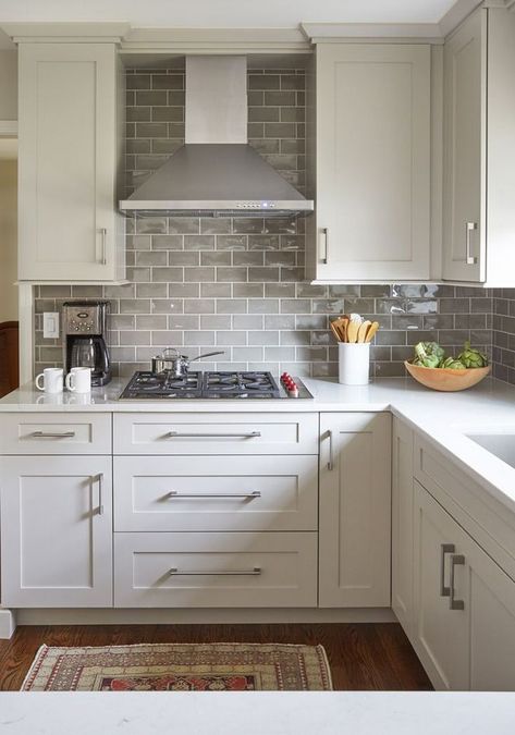 White Cupboards, Diy Kitchen Renovation, Countertops Kitchen, New Kitchen Cabinets, Studio Kitchen, Classic Kitchen, White Kitchen Design, Coastal Kitchen, Kitchen Farmhouse