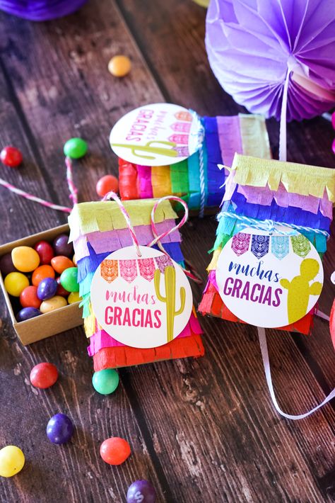 Use this EASY step-by-step tutorial to make an awesome pinata gift box using your gift box, crepe paper and some liquid glue. Then download the matching gift box label, edit for your message and present your fiesta party favor, Cinco de Mayo gift or Mexican party favor in perfect fiesta style! Boxes Decoration, Mexican Party Favors, Fiesta Party Favors, Party Favor Ideas, Mexican Fiesta Party, Fiesta Birthday Party, Mexican Gifts, Fiesta Party Decorations, Party Favors For Adults