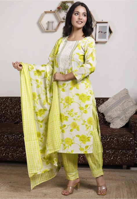 Pleated Salwar, Party Wear Traditional, Green Anarkali, Designer Embroidery, Gown Party Wear, Cotton Anarkali, Look Festival, Partywear Dresses, Salwar Suits Online