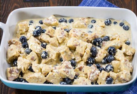 Blueberry Cinnamon Roll Casserole Cinnamon Roll Fruit Casserole, Blueberry Cinnamon Roll Casserole, Cinnamon Roll Casserole Recipe, Blueberry Cinnamon Rolls, Easy Breakfast Casserole, Cinnamon Roll Casserole, Cinnamon Roll Bake, French Toast Casserole Recipes, Creamy Eggs