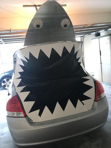 Trunk or Treat Shark Jellyfish DIY Tutorial – Crazy for D.I.Y. Shark Trunk Or Treat, Halloween Car Decorations, Trunk Or Treat Ideas, Pirate Decor, Shark Themed, Treat Ideas, Trunk Or Treat, Halloween Images, Fall Holidays