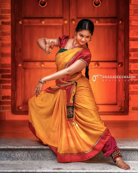 Photography Poses On Stairs, Poses On Stairs, Kathak Costume, Bharatanatyam Dancer, Indian Classical Dancer, Bharatanatyam Poses, Dance Wallpaper, Dance Picture Poses, Dancer Painting