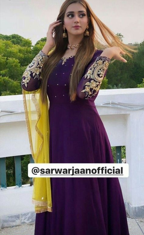 Jannat Mirza, Frock Fashion, Pakistani Fashion Casual, Stylish Short Dresses, Beautiful Pakistani Dresses, Indian Dresses Traditional, Kurti Designs Party Wear, Suit Design, Designer Party Wear Dresses