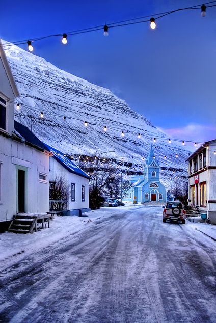 En Islandia aún es invierno y lo que queda! (foto: Seydisfiordur City) Iceland Island, Snow Pictures, Voyage Europe, Iceland Travel, Reykjavik, End Of The World, Pretty Places, Oh The Places Youll Go, Dream Destinations