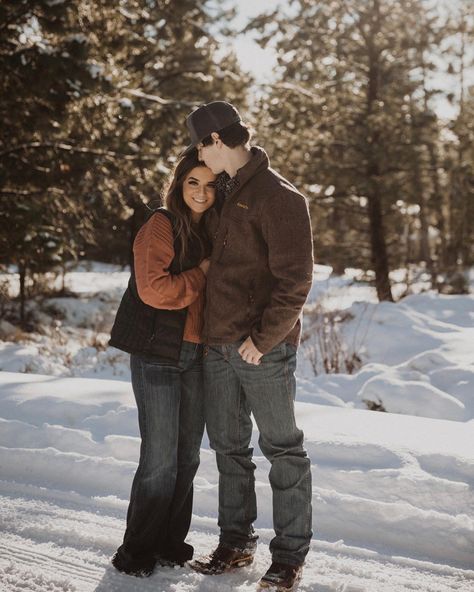 Cute Christmas Outfits For Couples, Carhartt Couple Pictures, Country Christmas Couple Pictures, Winter Photoshoot Ideas Couple, Christmas Pictures With Boyfriend, Cute Couple Winter Pictures, Winter Western Couple Photoshoot, Winter With Boyfriend, Cute Western Couple Pictures