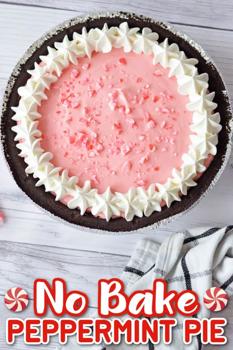 Add this no bake peppermint pie recipe to your holiday season recipe collection and you'll be invited to all the Christmas celebrations! With a cool and delicious peppermint flavor and a pretty candy cane garnish, this no bake dessert a perfect fit for a festive holiday party. Peppermint Pie Recipe, Pie With Oreo Crust, No Bake Candy, Peppermint Pie, Candy Cane Pie, Christmas Pie Recipes, Candy Cane Dessert, Frozen Pudding, Oreo Pie