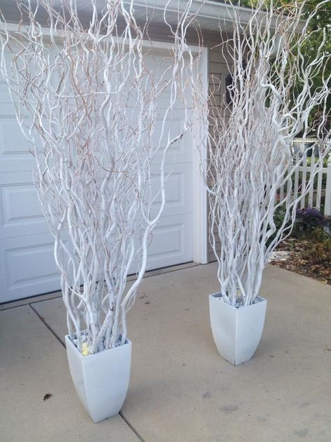 White Branches Decor Winter Decorations, Winter Wonderland Porch Ideas, Takken Decor, Tree Branch Decor, Winter Wonderland Decorations, Dekor Diy, Branch Decor, Navidad Diy, White Lights