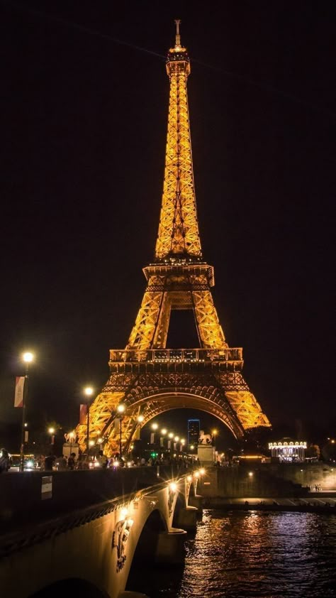 Torre Eiffel Paris, Night In Paris, Paris Dream, France Aesthetic, Paris Tour Eiffel, Paris Vibes, Paris Wallpaper, Paris Pictures, Paris Tours