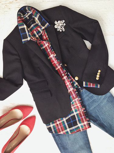 Black Blazer Outfits For Women Casual, Christmas Plaid Outfit, Mode Style Anglais, Womens Fashion Casual Chic, Wardrobe Tips, 60 Fashion, Outfits Chic, Nice Style, Fashion Over 50