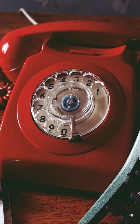 Red Telephone Aesthetic, Old Telephone Aesthetic, Vintage Telephone Aesthetic, Telephone Photography, 80s Telephone, 80s Phone, English Women, Sabrina Carpenter Album, Red Telephone