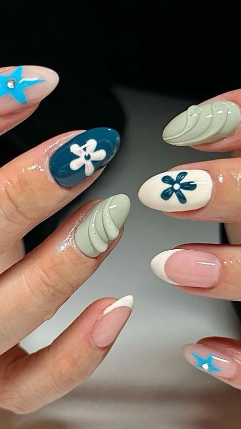 Cute Funky Nails Almond, Spring Nails Almond Shape, Nails Almond Shape, Kutek Disney, August Nails, Desain Buklet, Hippie Nails, Summery Nails, Minimal Nails