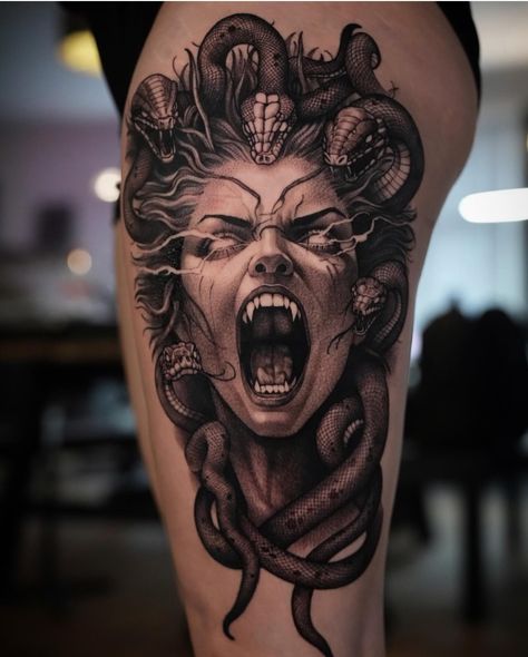 Medusa Tattoo Thigh, Front Thigh Tattoos, Medusa Drawing, Medusa Tattoo Design, Tattoo Thigh, Geniale Tattoos, Mythology Tattoos, Medusa Tattoo, Greek Tattoos