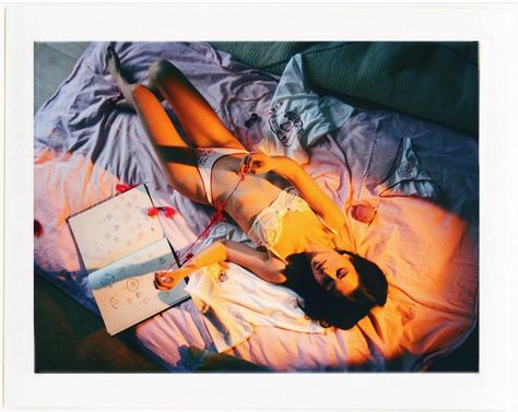 Messy Room Photoshoot, Chilling In Bed Aesthetic, Woman In Bed Pose, Bedroom Photography Women, Person Wrapped In Blanket, Laying On Bed Pose, Apartment Photoshoot Ideas, Work Rihanna, Bedroom Photoshoot