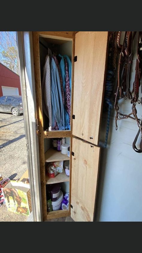 Horse Trailer Layout, Horse Trailer Tack Room Storage Ideas, Unique Home Organization, Horse Trailer Door Organizer, Horse Trailer Interior Ideas, Horse Float Storage Ideas, Gooseneck Horse Trailer Tack Room Ideas, Diy Weekender Horse Trailer, Horse Trailer Organization Ideas