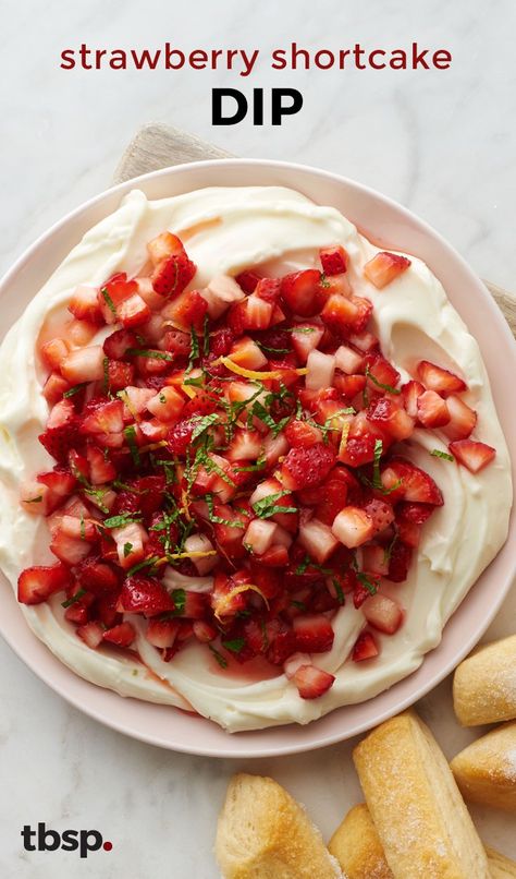 Why wait for dessert to have dessert? Sweeten up your appetizer game with this clever dip version of classic strawberry shortcake. It’s almost too pretty to eat, but where there’s a will, there’s a way. Dip Party Ideas Dessert, Dessert Dip Recipes For Parties, Dip Recipes Dessert, Fruit Appetizers For Party, Dessert Dips For Parties, Strawberry Shortcake Dip, Dip Party, Dessert Dip Recipes, Dessert Dip