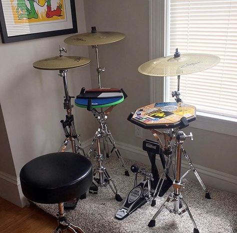 Mini practice set-up (via Drumeo IG) Drum Set Up, Drum Kits Drumset Setup, Drum Set Aesthetic, Mini Drum Set, Nick Menza, Cute Drum Set, Drums Studio, Diy Drums, Drum Sets Custom