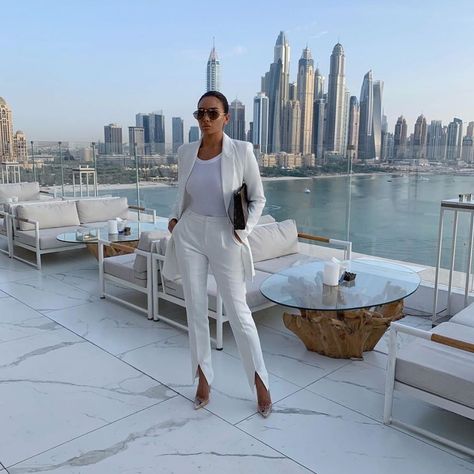 🌟Fashion&Lifestyle🌟 on Instagram: “@charlotteemilysanders via @fashion_satisfaction” Dubai Fashion Women Street Styles, Dubai Fashion Women, New Abaya Designs, Abaya Designs Dubai, Tourist Fashion, Dubai Fashion Week, Outfits Minimalist, Luxury Lifestyle Women, Office Outfits Women