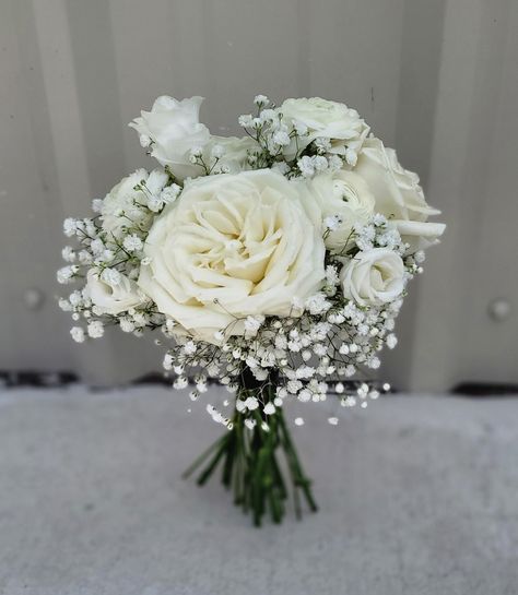 Artificial Flowers For Wedding, Simple Wedding Bouquets, Bridesmaid Bouquet White, White Flower Bouquet, White Rose Bouquet, White Roses Wedding, Flowers For Wedding, Wedding Bouquets Bride, Bridal Bouquet Flowers