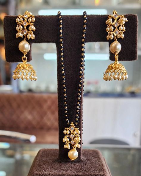 Swarovski Mothi Tops with Pendent in Black Beads Net wgt : 11.000 Contact @ 92958 00737 New Gold Jewellery Designs, Daily Wear Jewellery, Beading Netting, Black Beaded Jewelry, Indian Jewellery Design, Indian Jewelry Sets, Beads Jewellery, Beads Chain, August 1