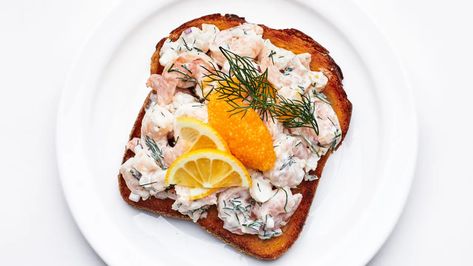 Hits of crème fraîche, lemon zest, and dill will guarantee you a rich and zingy shrimp toast. Skagen Toast Recipe, Skagen Toast, Swedish Food Recipes, Food Recipes Appetizers, Meal Train, Shrimp Toast, Swedish Food, Xmas 2022, Popular Appetizers