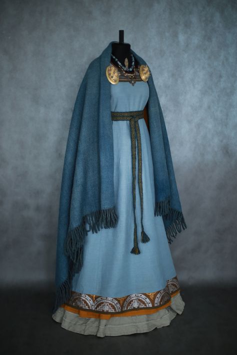 Norse Outfit Female, Viking Outfit, Witch Outfits, Viking Apron Dress, Norse Clothing, Gaun Abad Pertengahan, Outfit Female, Viking Garb, Old Fashion Dresses