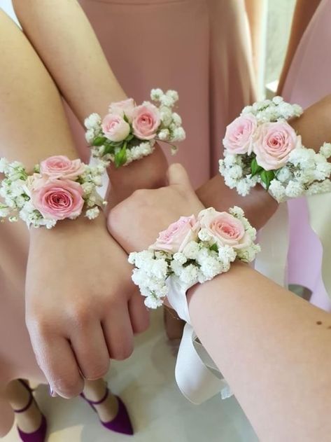 Mother Of Bride Corsage, Bracelet Corsage, Flower Girl Inspiration, White Corsage, Wedding Flower Jewelry, Wrist Corsages, Bridesmaid Corsage, Pink And White Weddings, Matric Dance