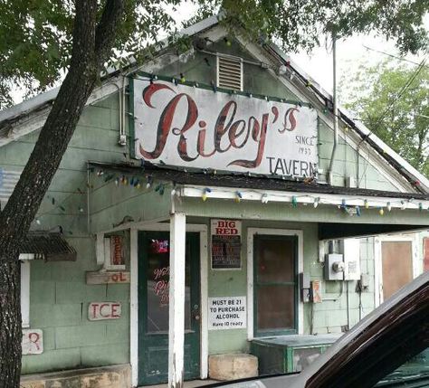 Rileys Tavern -THE Oldest bar in Texas!! ..Gruene Hall is the oldest dance hall in Texas Biker Bar, Small Town America, Small Town Life, Small City, American Gothic, Southern Gothic, New Braunfels, Santa Lucia, Trailer Park