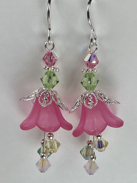 Floral Earrings Diy, Vintage Beaded Earrings, Crystal Beads Earrings, Glass Flower Beads, Flower Beads Earrings, Cute Flower Jewelry, Earring Making Ideas, Diy Flower Earrings, Conceptual Jewelry