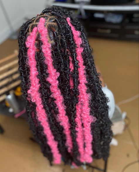 6th Grade Hairstyles Black, Pink And Black Invisible Locs, Soft Locs With Pink In The Back, Pink Butterfly Locs Hairstyle, Butterfly Locs With Pink, Peekaboo Butterfly Locs, Pink Butterfly Locs, Butterfly Locs Pink And Black, Hot Pink Faux Locs