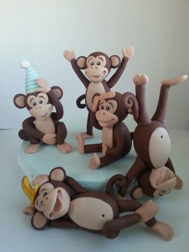 Monkey Toppers Monkey Cake Topper, Fondant Monkey, Monkey Cake, Safari Cakes, Monkey Birthday, Cake Topper Tutorial, Fondant Animals, Fondant Cake Toppers, Animal Cakes