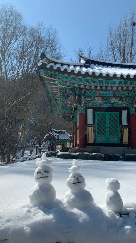 Snow In South Korea, Korean Winter Wallpaper, South Korea Winter Aesthetic, Korea In December, Korean Snow Aesthetic, South Korea Snow, Winter In Korea Aesthetic, Seoul Snow, Korea In Winter