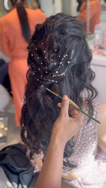 Amaya Salon - Noopur & Ami Chokshi on Instagram: "Adding a touch of sparkle to make the bride shine on her special day ✨♥️ Hair: @amayasalon_ 📌Book your appointments with us today! 📞Call on: 9825728804 / 9824028804 #trendinghair #trendinghairstyles #eveninghairstyle #glitter #glitterhairclips #hairglitter #hairstyle #weddinghairstyles #weddinghairinspo #weddinghairstylist #hairstylist #hairstyling #trendingreels #hairreels" Sparkle Hairstyles, Hairstyles With Glitter, Glitter Hairstyle, Messy Ponytail Hairstyles, Evening Hairstyles, Traditional Hairstyle, Messy Ponytail, Indian Wedding Hairstyles, December Wedding