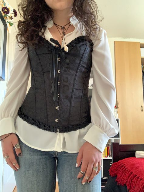 corset pirate alt thrift How To Style A Black Corset Top, White Blouse With Corset, Black Corset With White Shirt, Shirt Under Corset, Dress With Corset On Top, Corset Top Outfit Classy, Black Corset Outfit, Corset Top Outfit, Under Bust Corset