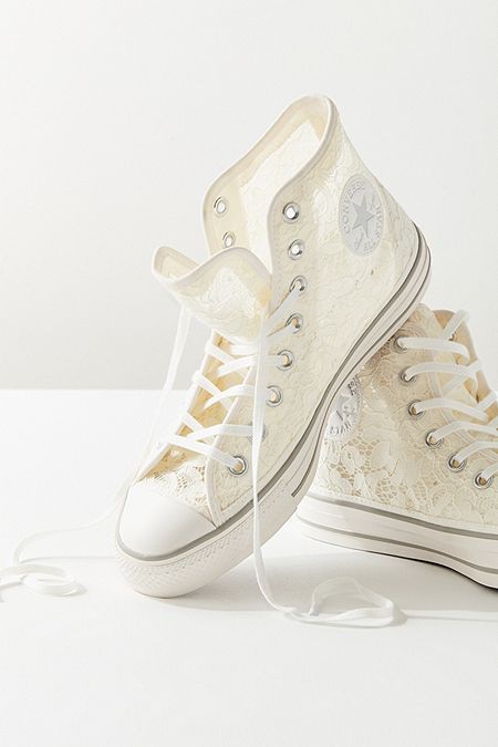 Converse Chuck Taylor Lace High Top Sneaker Bride Shoes Comfortable Sneakers, Wedding Dress With Chucks, Wedding Tenishoes, White Converse Wedding Shoes, Converse Wedding Shoes Bride, Bridal Converse Shoes, Sneakers For Wedding, Chuck Taylors Wedding, Wedding Shoes Converse