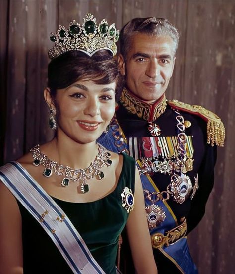 Mohamed Reza Pahlavi, Pahlavi Family, King Of Iran, Empress Farah, Farah Pahlavi, King Of Persia, Pahlavi Dynasty, Farah Diba, The Shah Of Iran