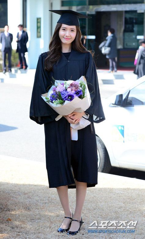 Dress For Convocation Ceremony, Korean Graduation Dress, Korean Graduation Outfit, Korean Graduation Pictures, Korean Graduation, Dongguk University, Outfit Ideas University, Graduation Dress University, Judge Costume