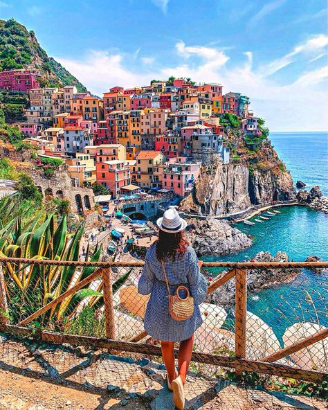 Manarola Italy, 일본 패션, Family Travel Destinations, Dream Travel Destinations, Italian Summer, Summer Adventures, Best Vacations, Amazing Destinations, Wonderful Places