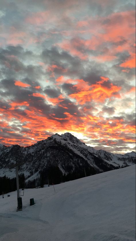 Snow View, Mountains Snow, Ski Mountains, Sunset Mountains, Winter Sunsets, Snow Sunset, Sunset Winter, Sunset Snow, Snow Sunset Aesthetic